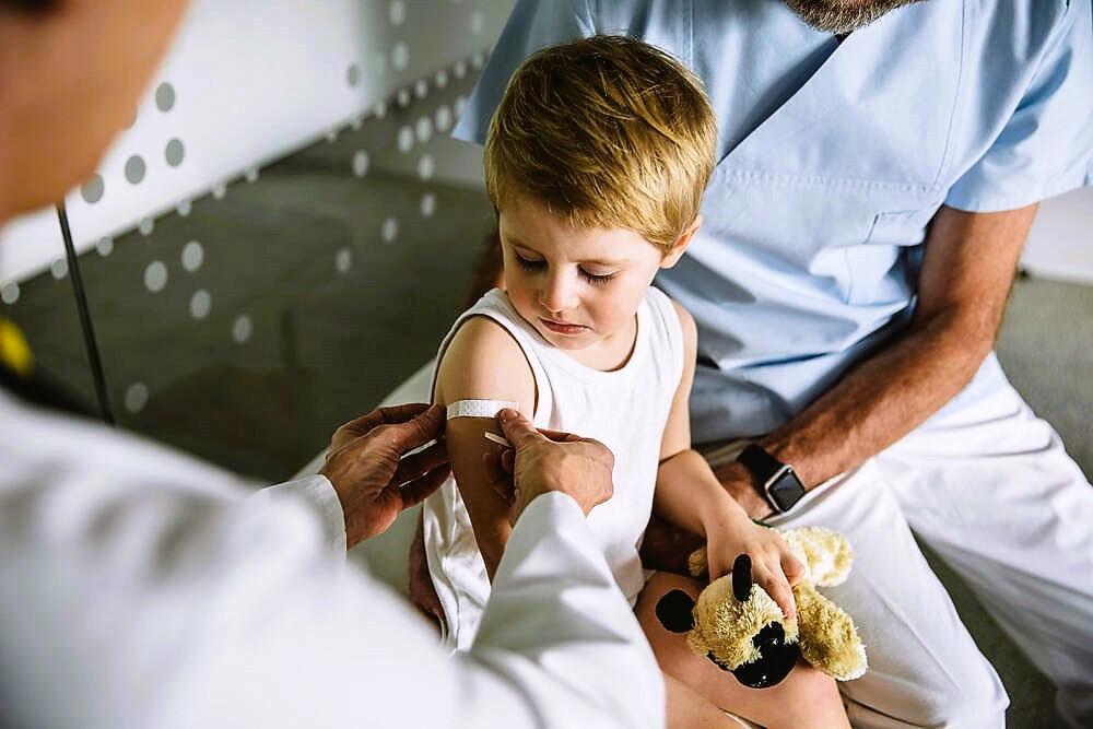 Kinderkliniken vor dem Kollaps! Kleine Patienten werden abgewiesen! Lauterbachs 3-Punkte-Plan soll schnelle Hilfe bieten