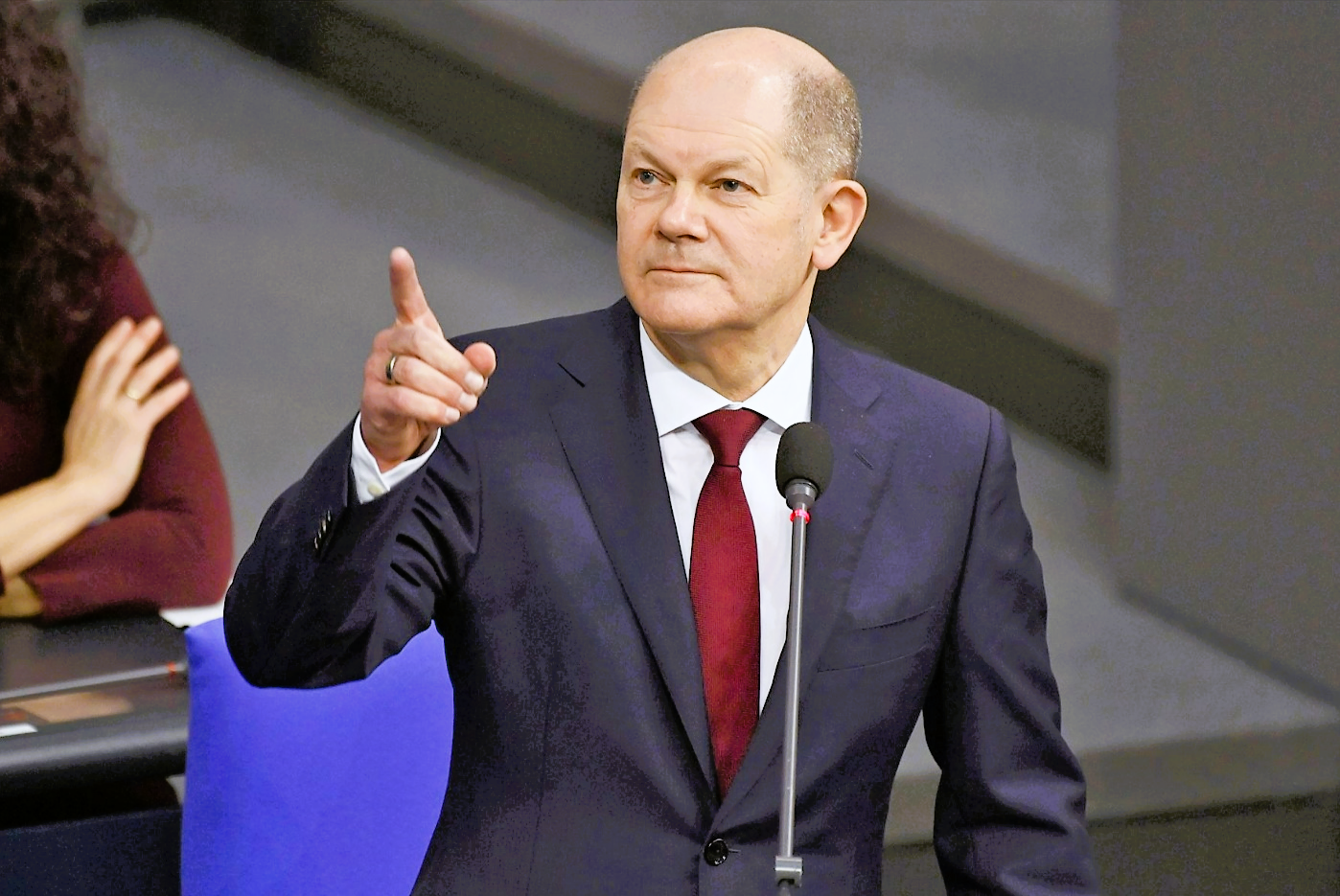 Jetzt geht Scholz auf Putin los! Bundeskanzler Putins Rede  - "Wir lassen uns nicht einschüchtern!"