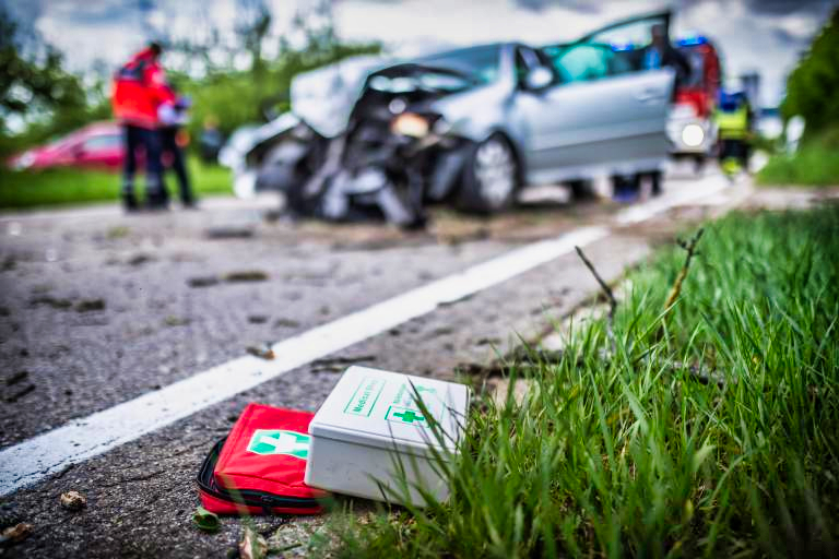 Vollsperrung! Schwerer Unfall - 6 Verletzte! Schwangere Frau und 2 Kinder erleiden schwere Verletzungen
