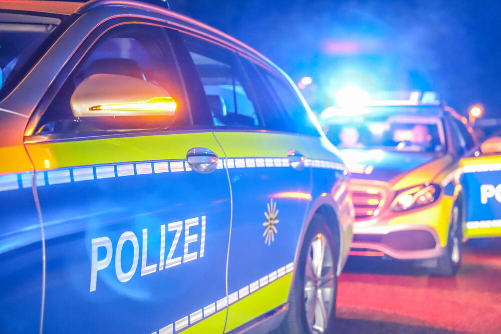 Polizei warnt die Bevölkerung "Nehmen Sie keine Anhalter mit"! Räuber durchbrechen Polizeisperre - Beamte finden Sprengstoff