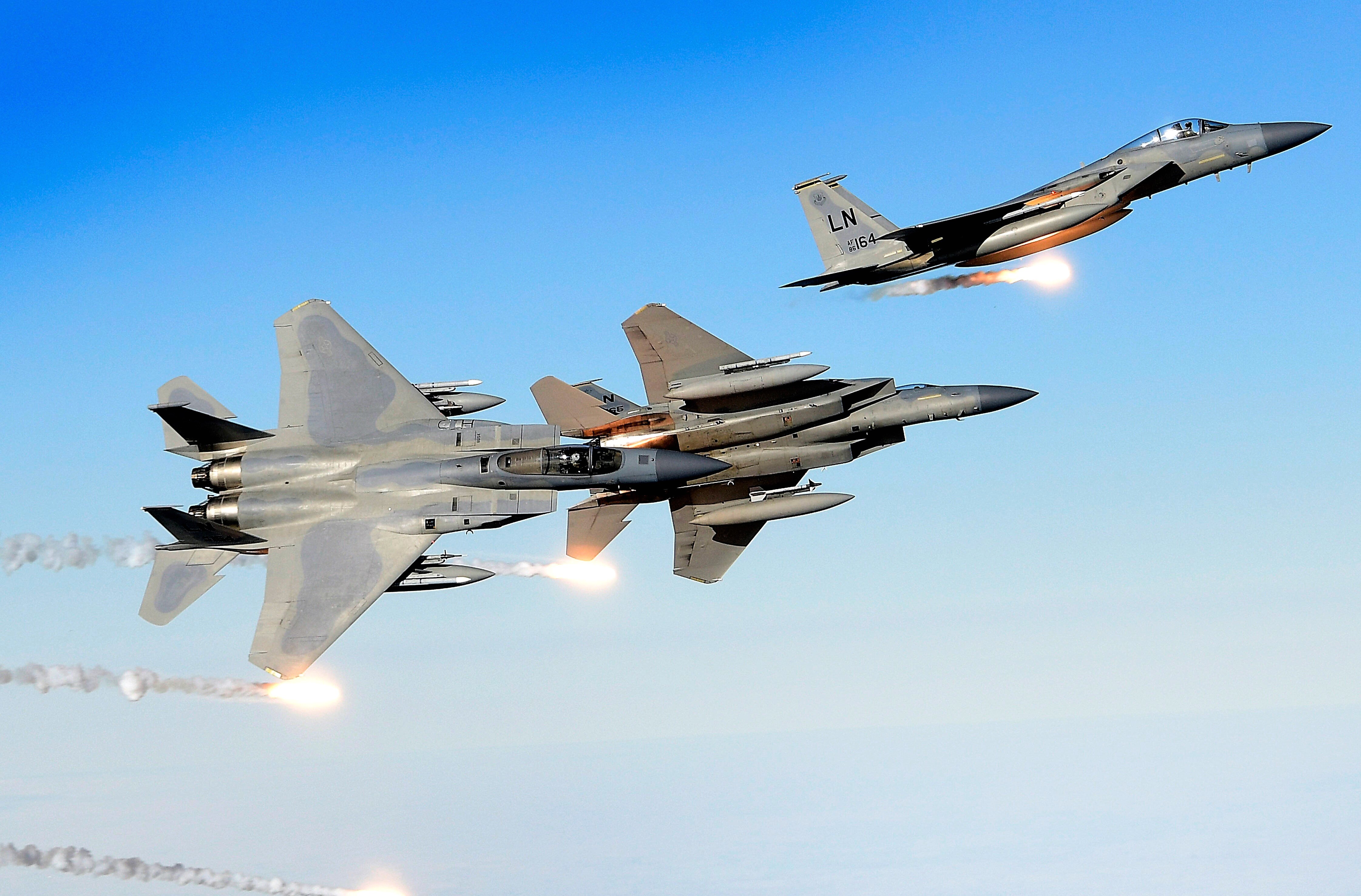 Putins Kampflugzeuge steigen auf! Russen-Jets fangen NATO-Militärmaschine ab!