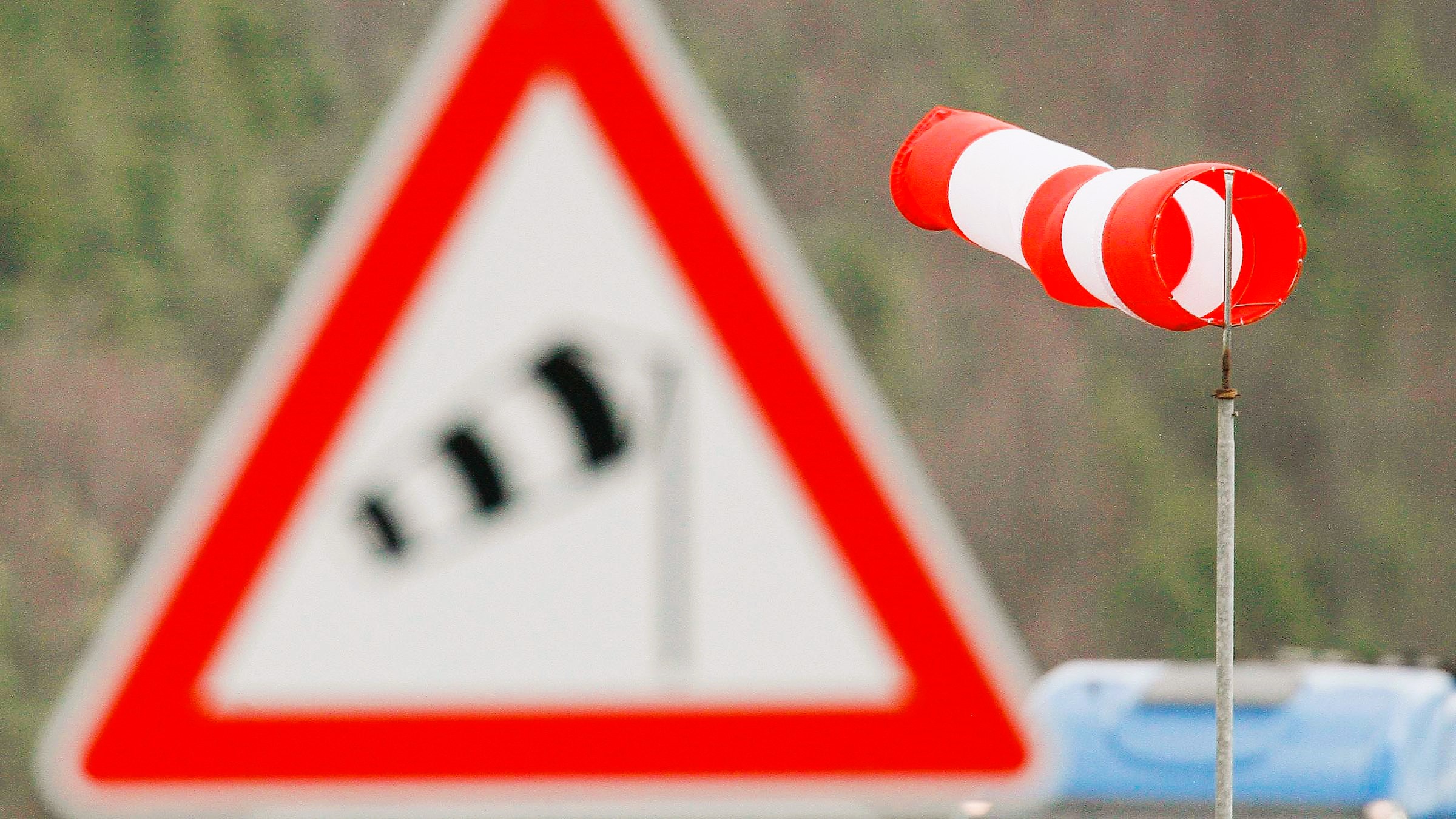 Warnstufe Orange! 300 km/h Böen fegen über Deutschland! Meteorologen berichten von ungewöhnlich starkem Jet-Stream