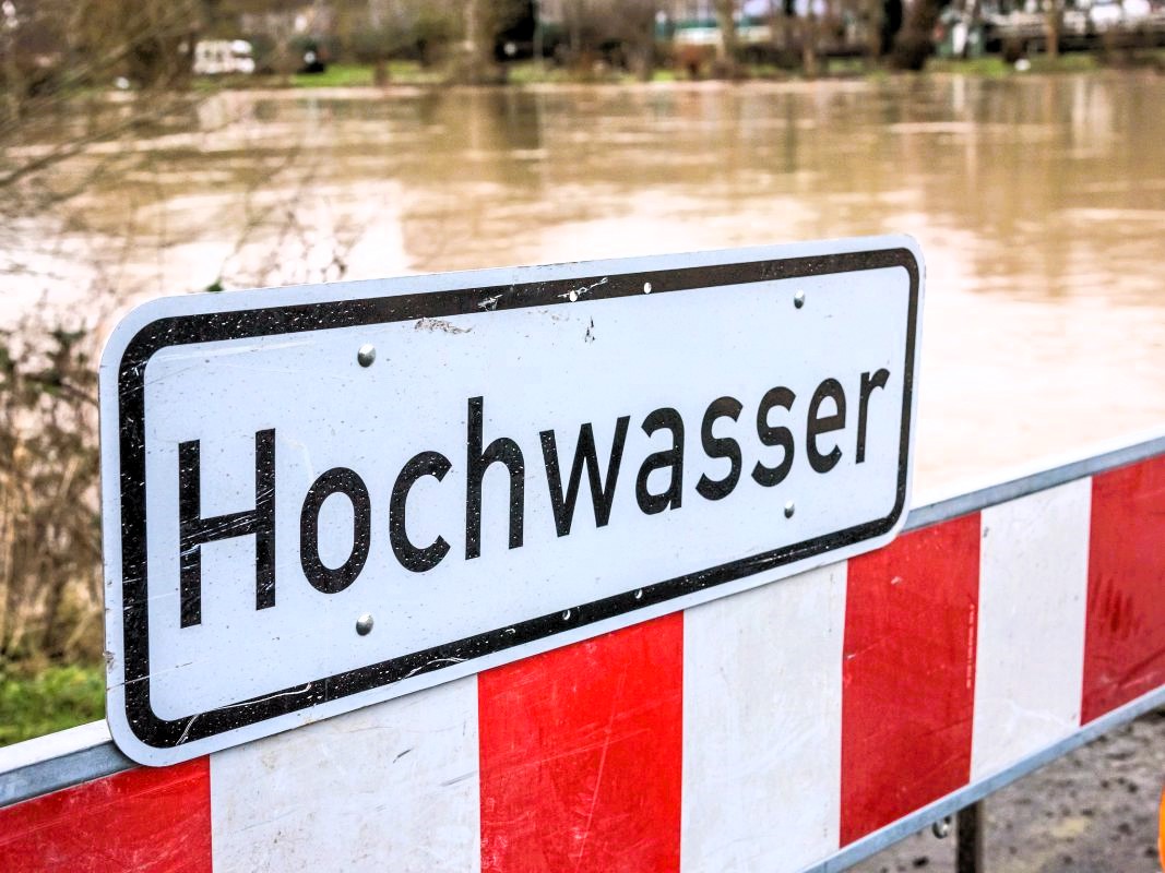 Jetzt brechen die Dämme! Hochwasser-Orte kurz vor Evakuierung! Lage spitzt sich zu