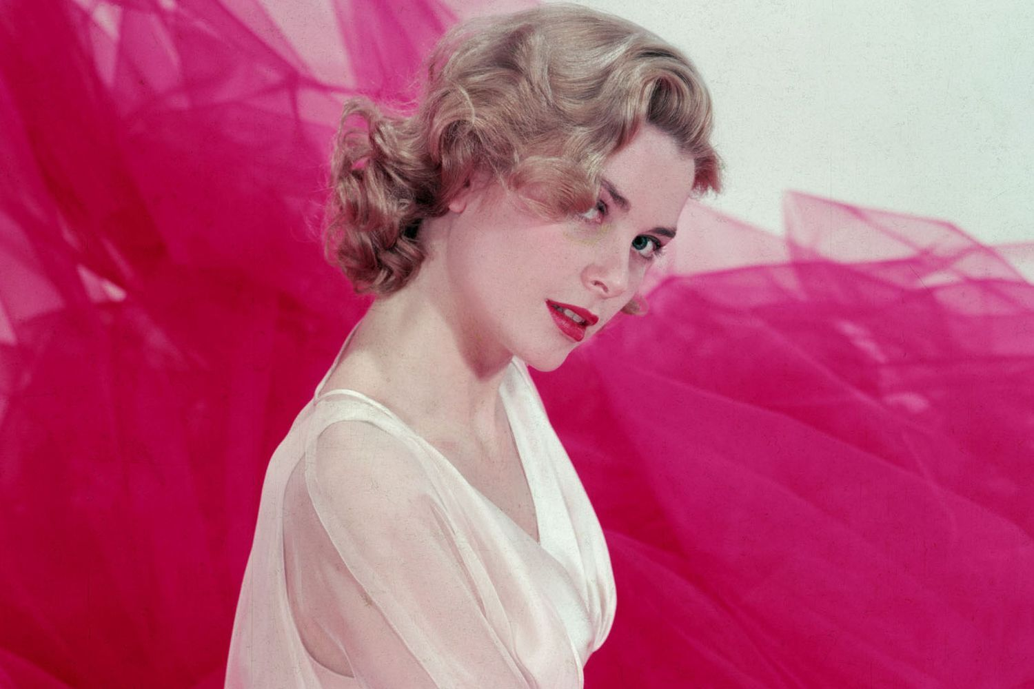 From Hollywood Starlet to Monaco Royal: The Grace Kelly Romance That Changed Everything