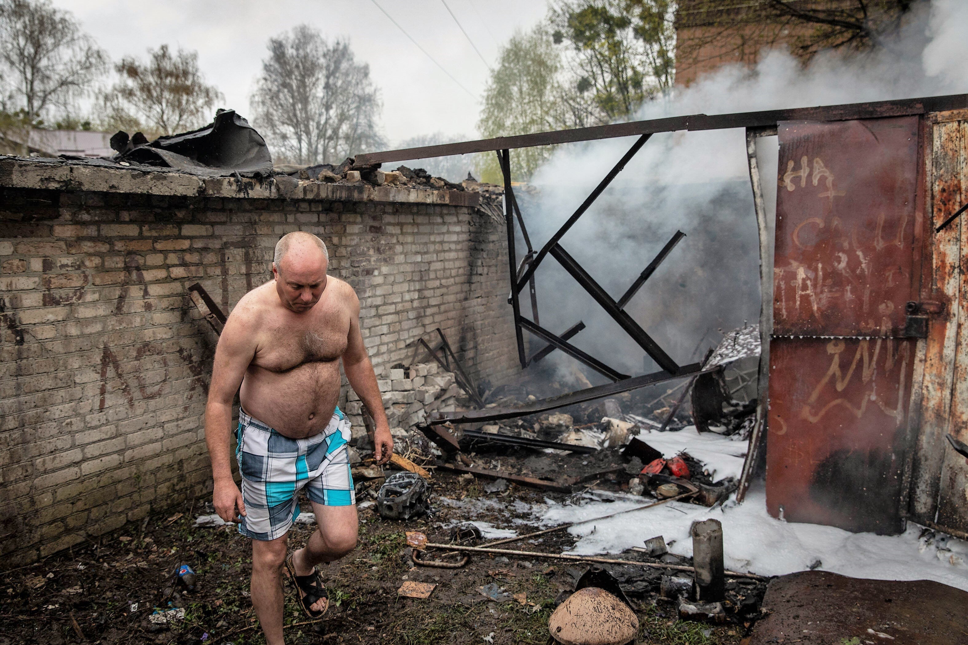Russischer Kampf-Jet bombardiert RUSSISCHE Stadt! Heftige Explosion erschüttert Belgorod - Opfer und Zerstörung!