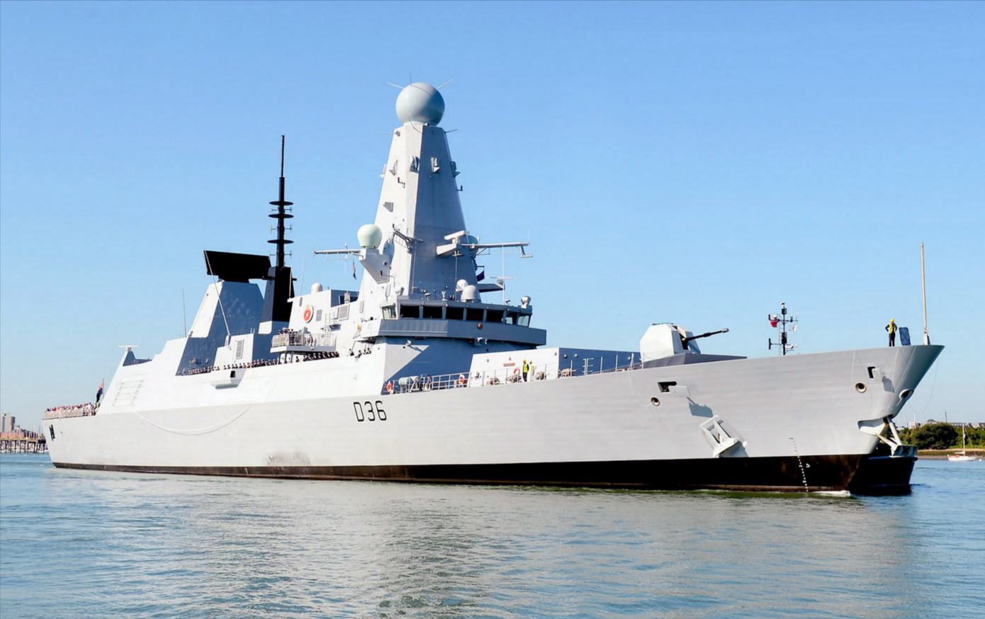 Britisches Kriegsschiff vernichtet heranfliegende Drohne! NATO-Verband erfolgreich verteidigt!