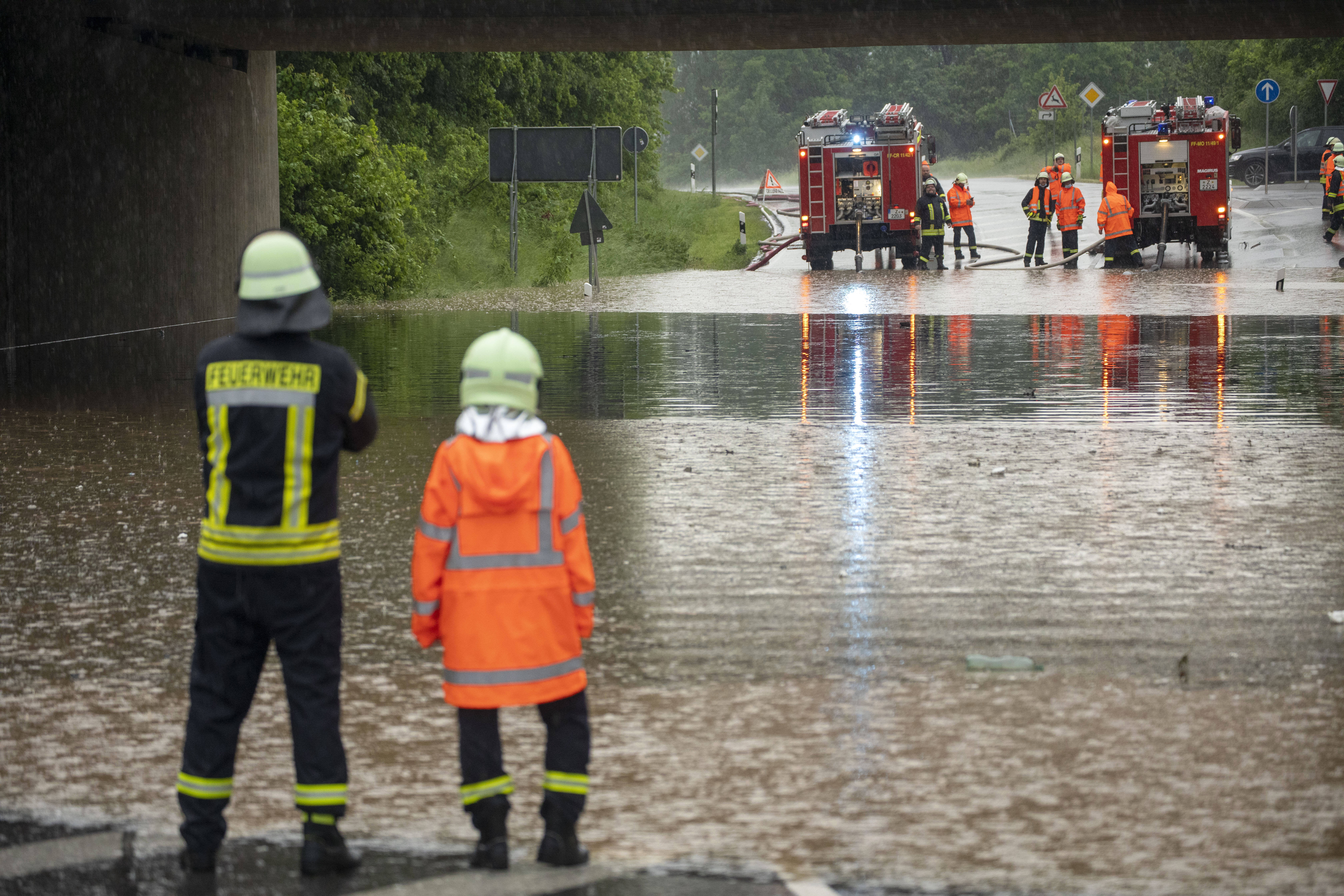 Warnung vor Superzellen! Gewitterfront rollt auf Deutschland zu - fast alle Regionen betroffen!