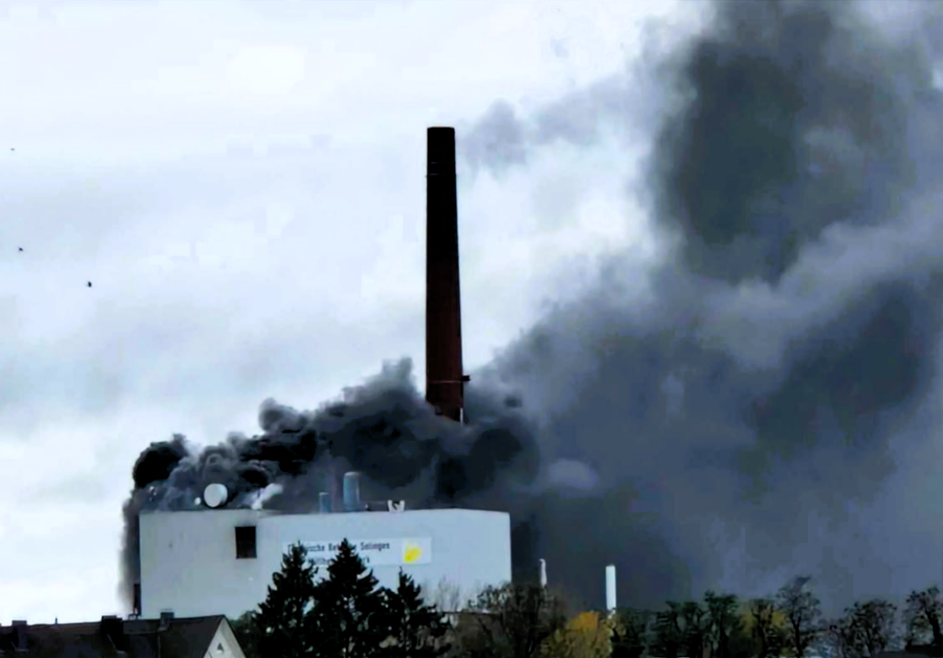 KATWARN-ALARM in NRW: Großbrand in einem Kraftwerk - Feuerwehr kämpft gegen Flammenhölle!